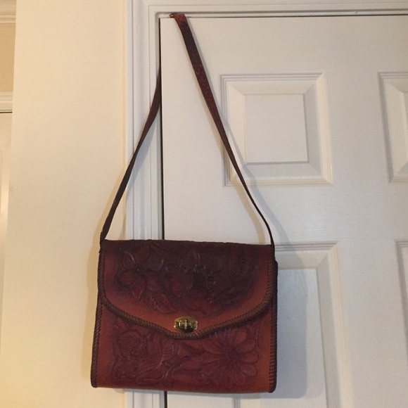 Free People Handbags - 🎉LOWEST CCO SALE🎉 Vintage tooled leather bag