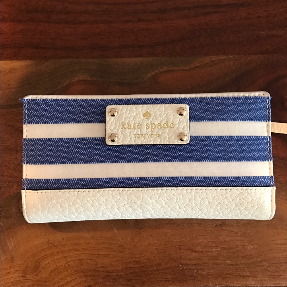 Kate spade wallet!! Excellent condition😍