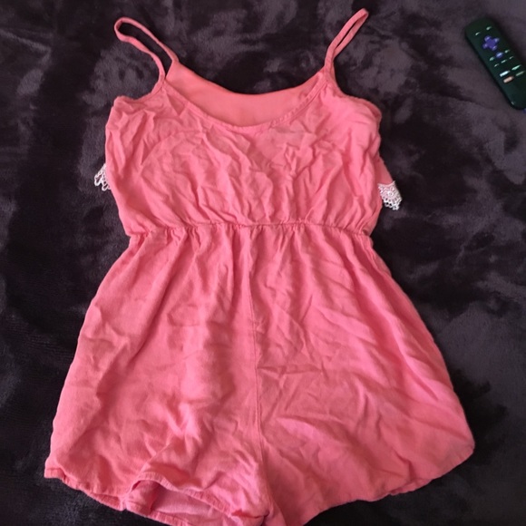 Beautiful spring romper!🌸 - Picture 2 of 3