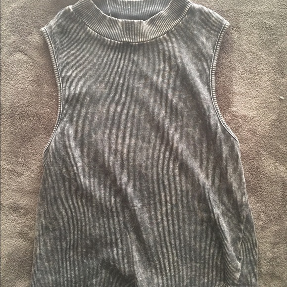 Crop top - Picture 1 of 2