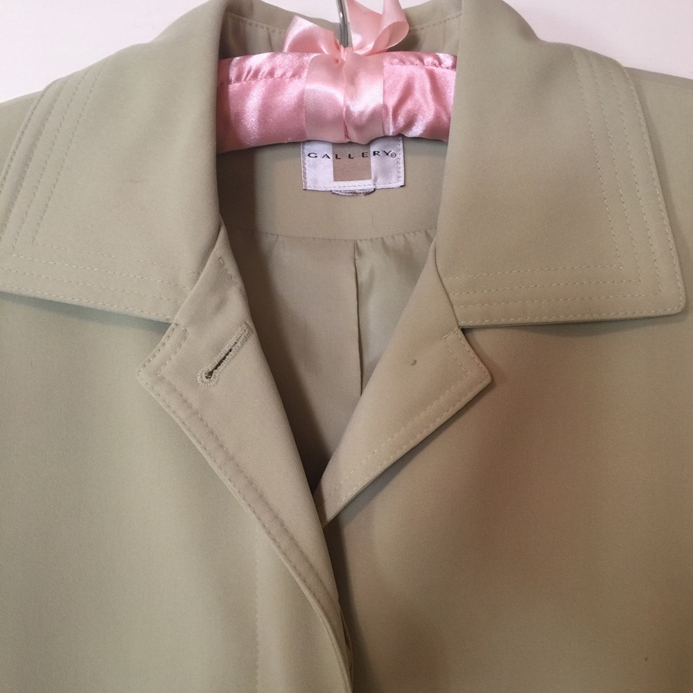 Subtle leaf-green, A-line topcoat. - Picture 3 of 4