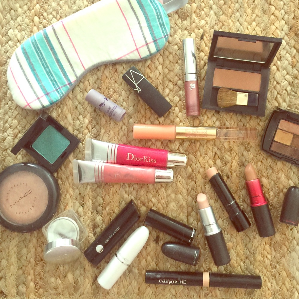17 pieces of make up + sleep mask