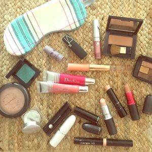 17 pieces of make up + sleep mask
