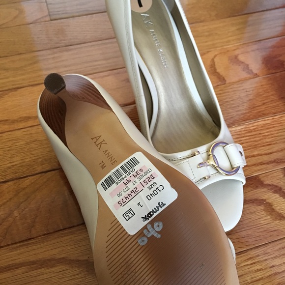 Heels - Picture 2 of 4