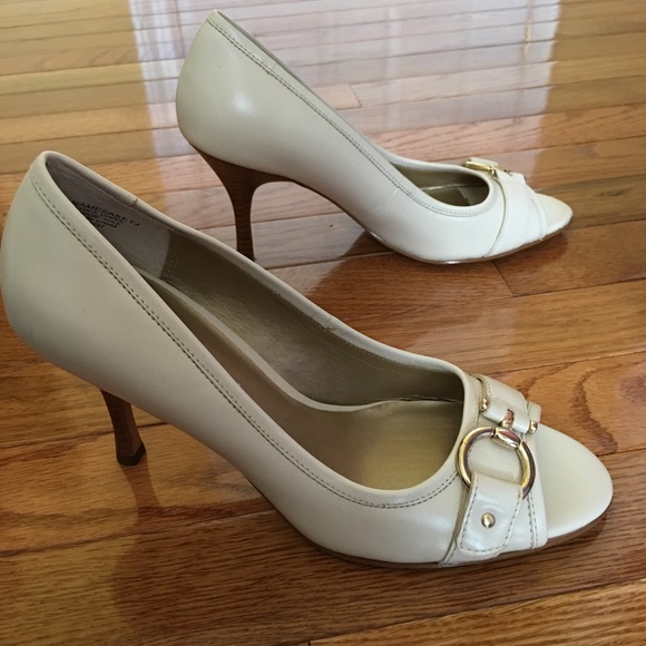 Heels - Picture 3 of 4