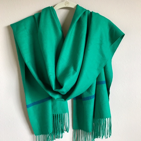 Green Scarf - Picture 1 of 6