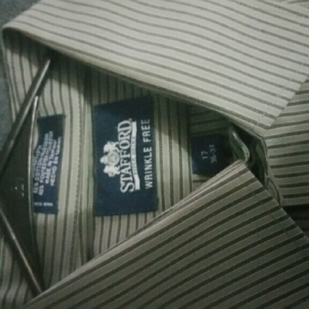 Long sleeve button up - Picture 3 of 3