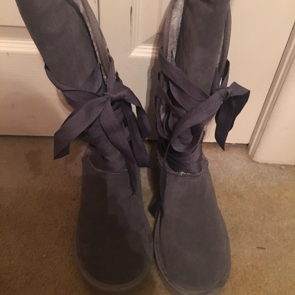 Womens UGGS size 10 fits 8 1/2-9
