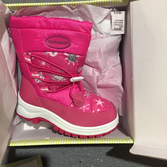 Brand new fuchsia snow boot size available 10 - Picture 2 of 2