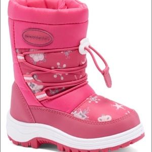 Brand new fuchsia  snow boot size available 10
