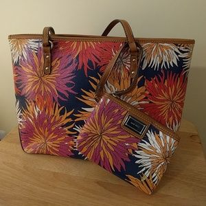 Nine West tote and wristlet set perfect for spring
