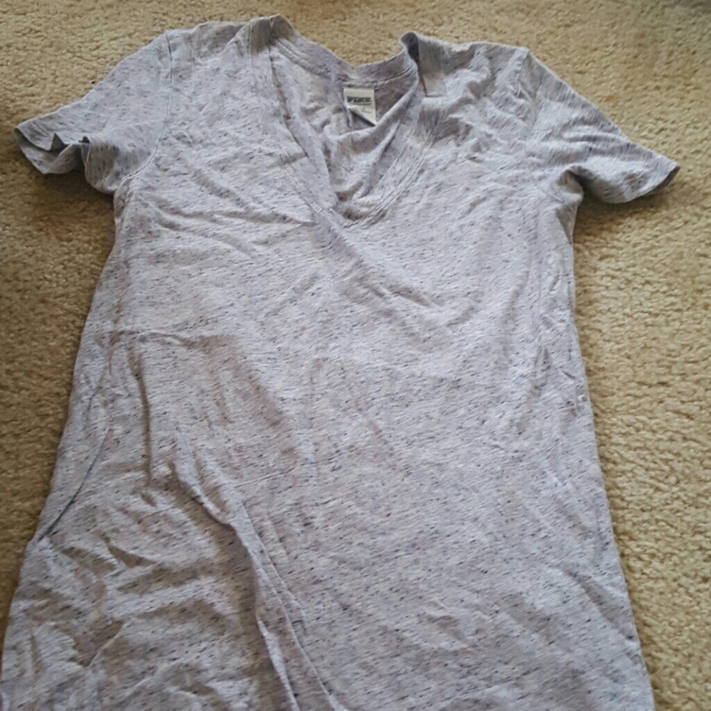 vs pink tee