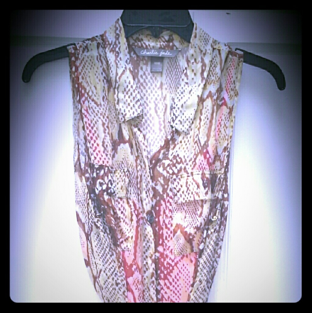 Silk sleeveless dress.