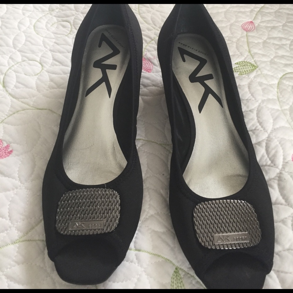 Anne Klein Wedge. Size 9.