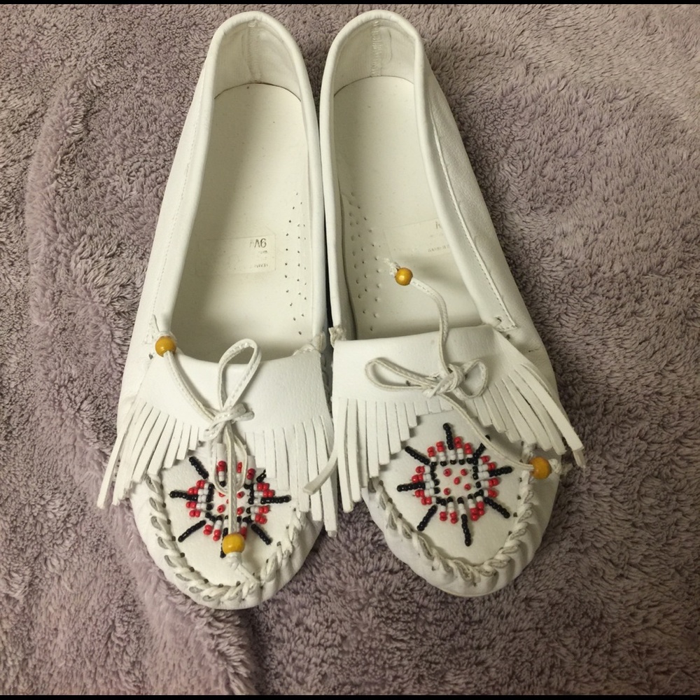 Fringe White Flats