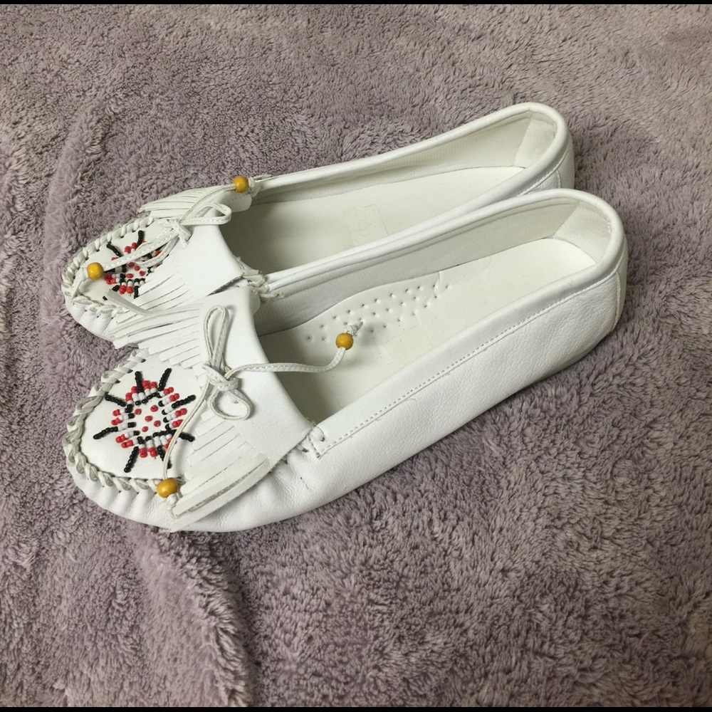 Fringe White Flats - Picture 2 of 4