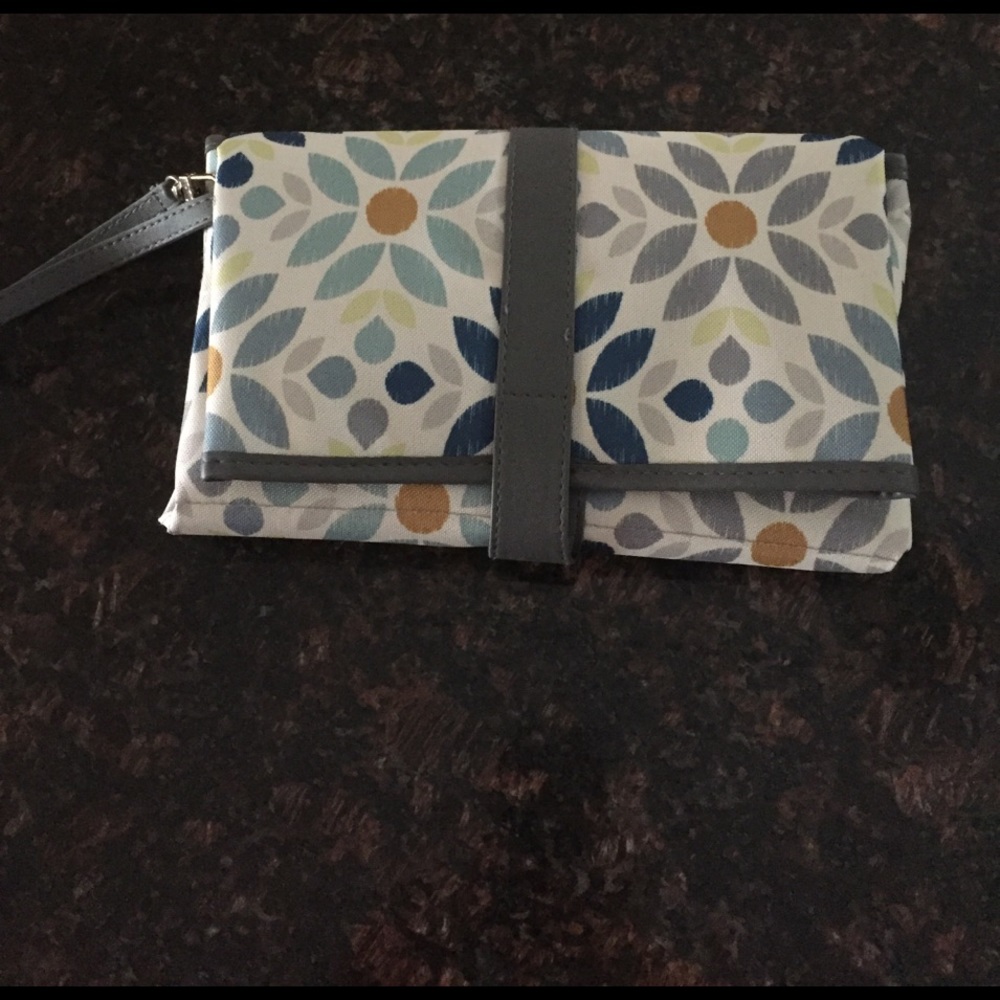 JJ Cole Changing Pad Clutch