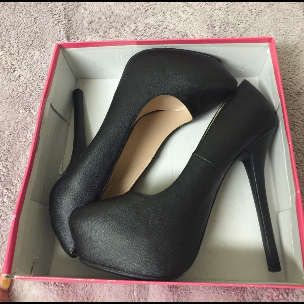 Black Leather Pumps