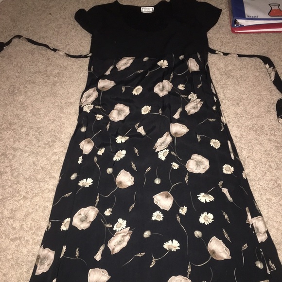 Black floral maxi - Picture 1 of 3