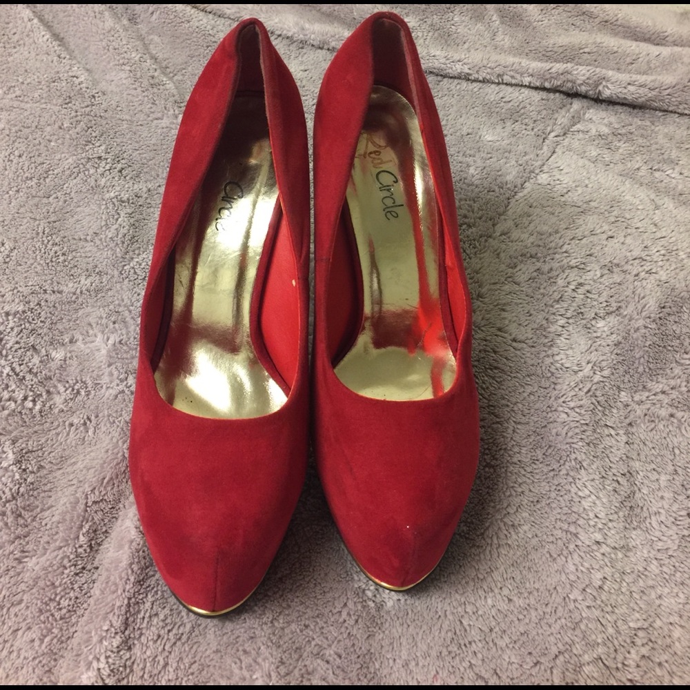 Red Pumps