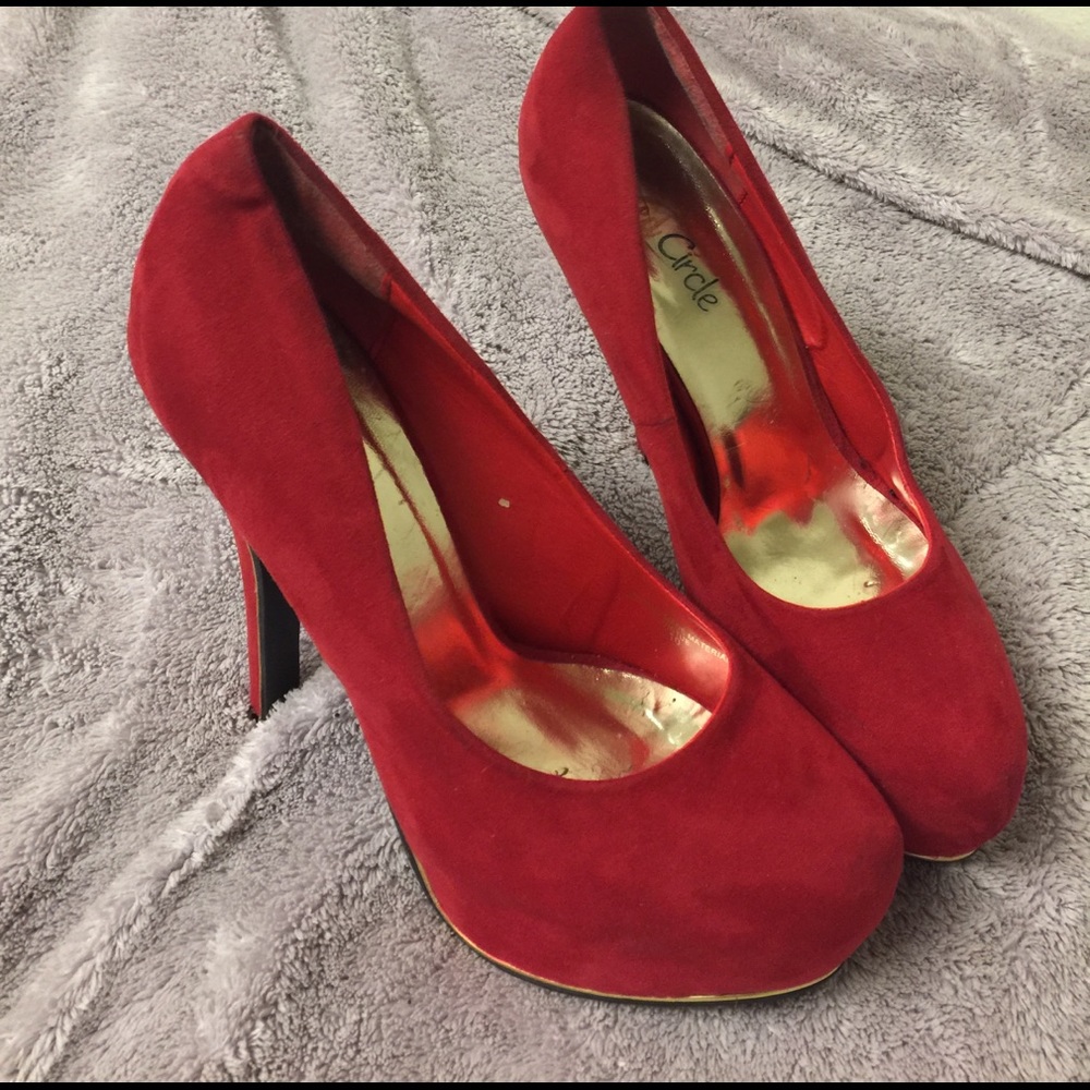 Red Pumps - Picture 2 of 4