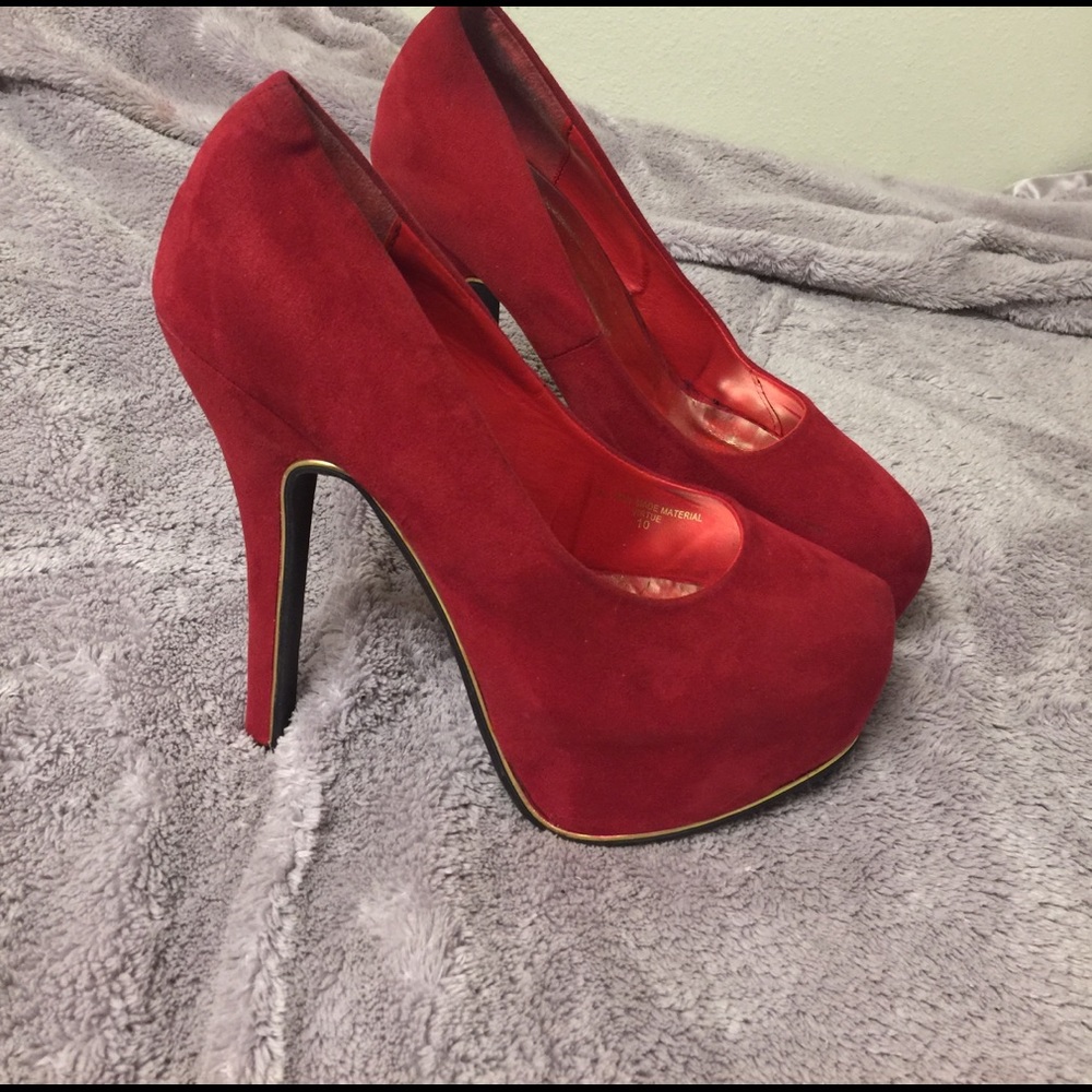 Red Pumps - Picture 3 of 4