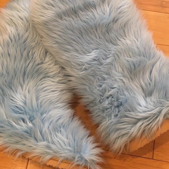 Fluffy Wuffy Boots by Northstar Trading Co. - Picture 2 of 5