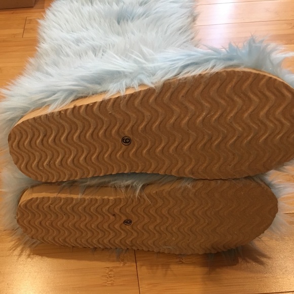Fluffy Wuffy Boots by Northstar Trading Co. - Picture 3 of 5