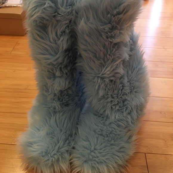 Fluffy Wuffy Boots by Northstar Trading Co. - Picture 4 of 5