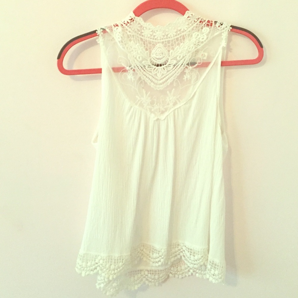 High neck lace top!!