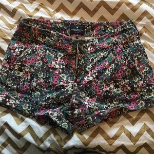 American eagle floral multicolor Bermuda shorties