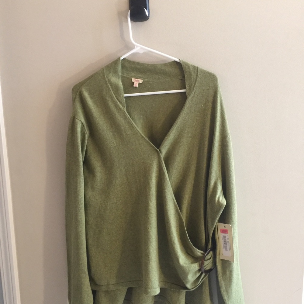 Reba Woman green sweater