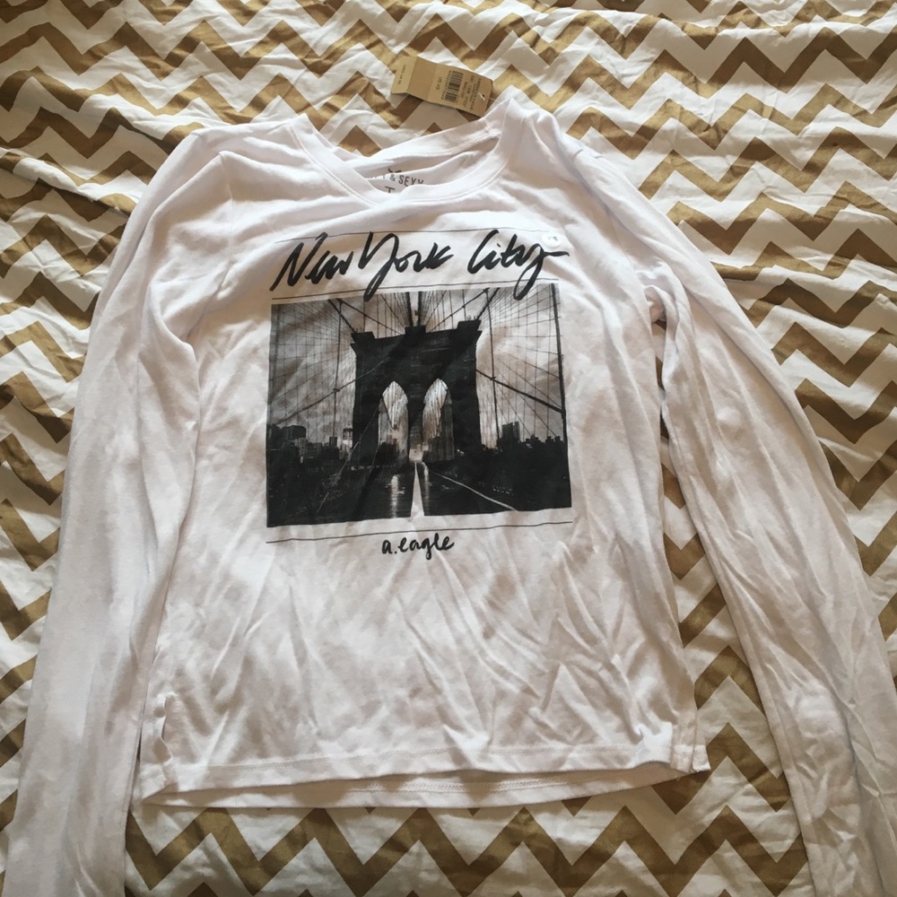 American eagle long sleeve shirt with tags!!!