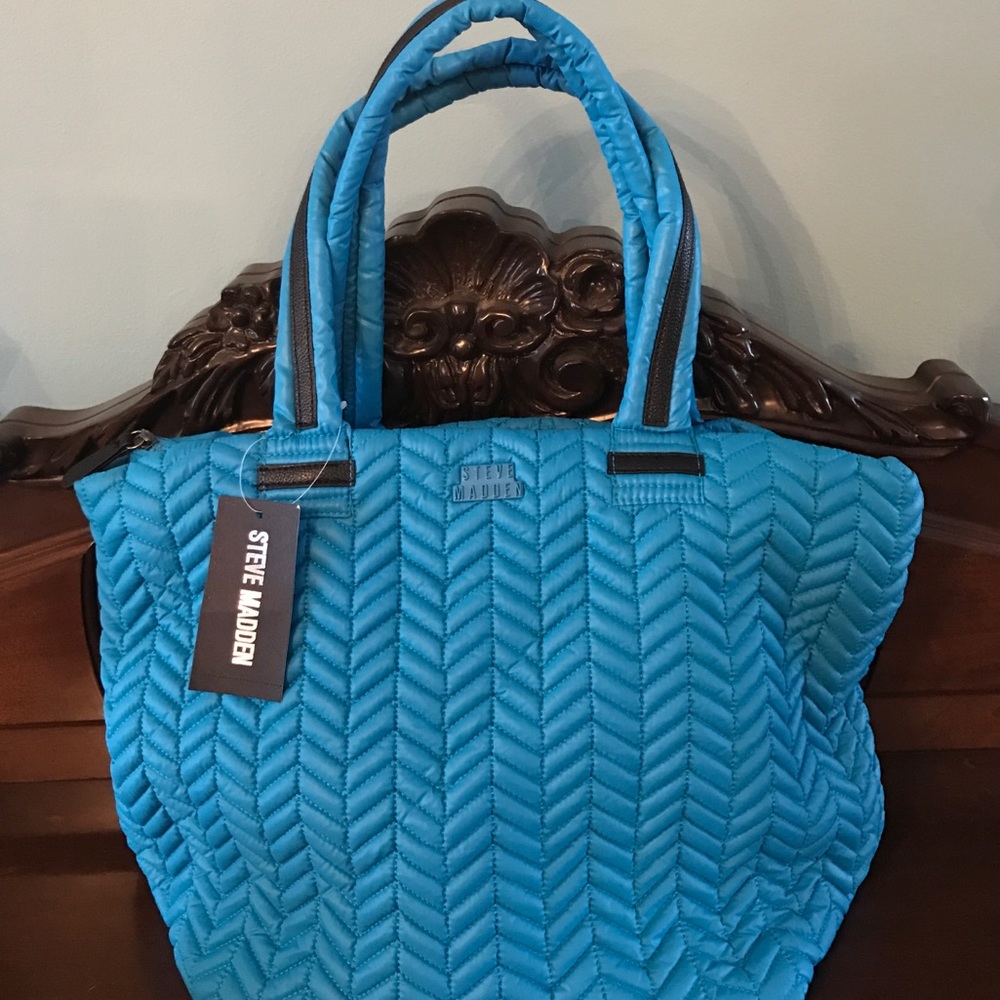 Steve Madden lightweight turquoise quilted tote.