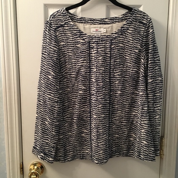 🎉2xHP🎉 Vineyard Vines Snake Skin Print Blouse