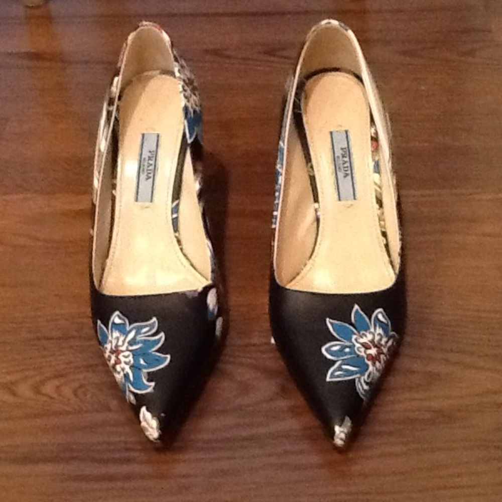 Prada tropical print floral pumps