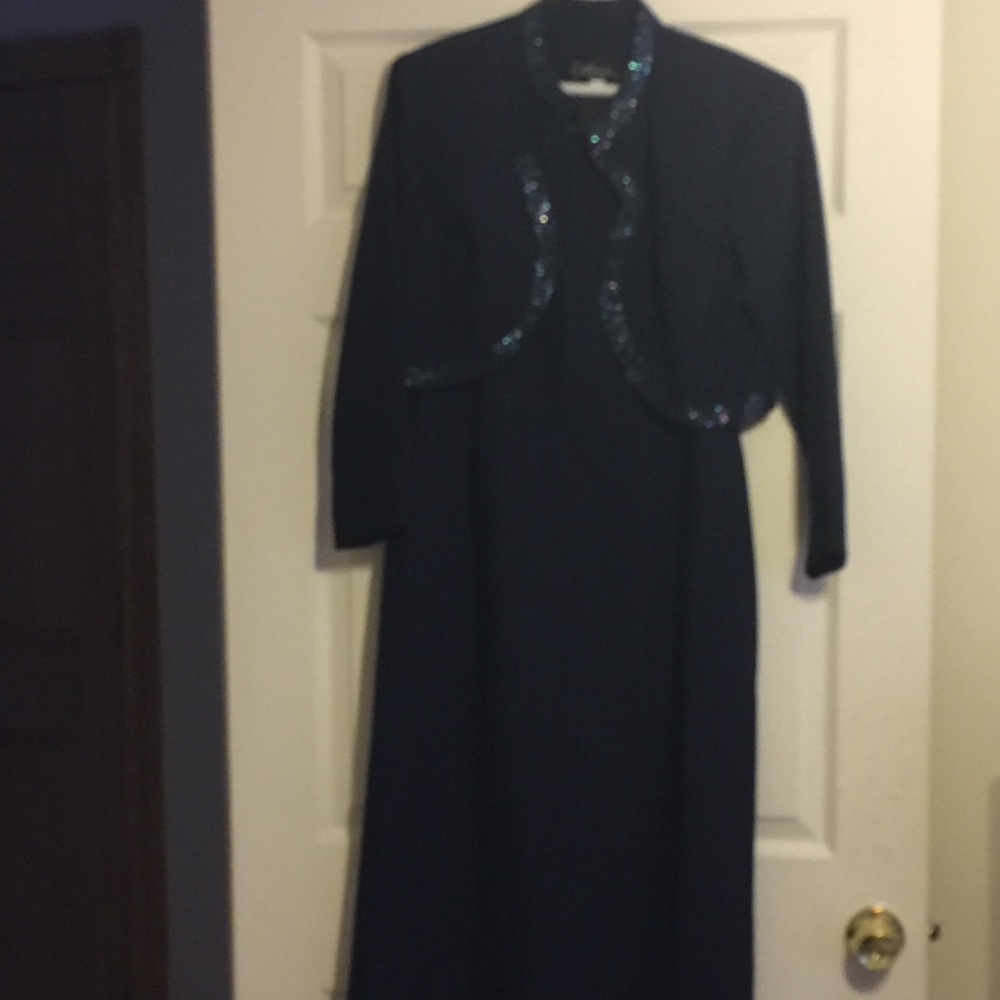 Perfect & Classy navy long dress by Caterina collections. Perfect for a wedding