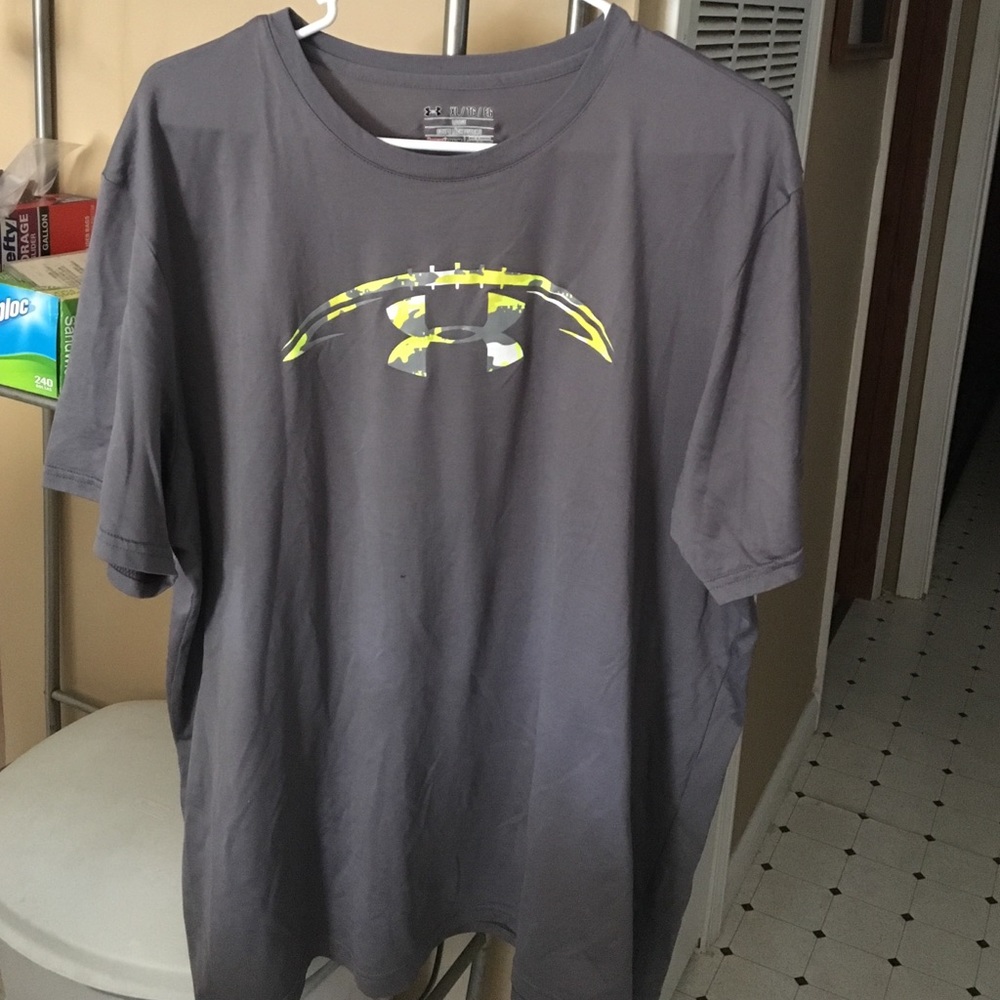 Men's size XL Under Armour T. Dri-fit.