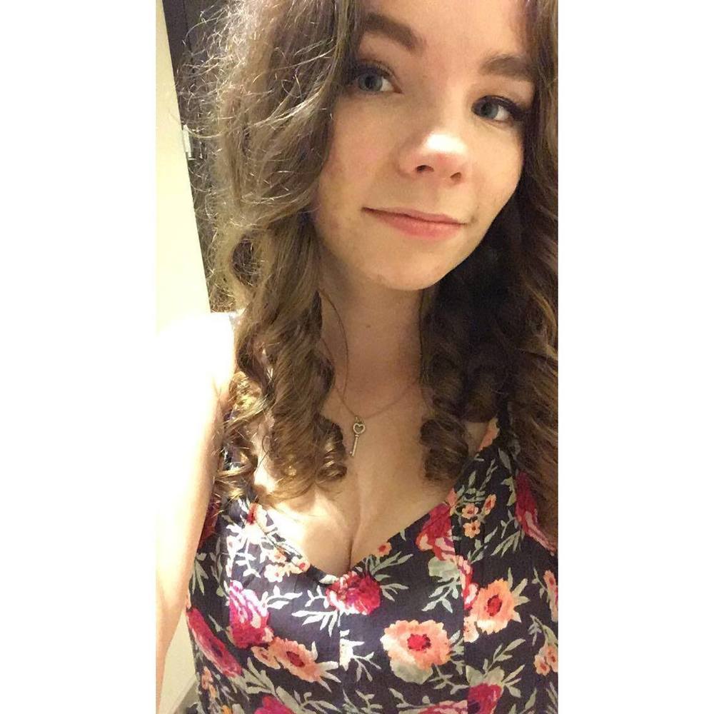 Meet your Posher, Caitlin