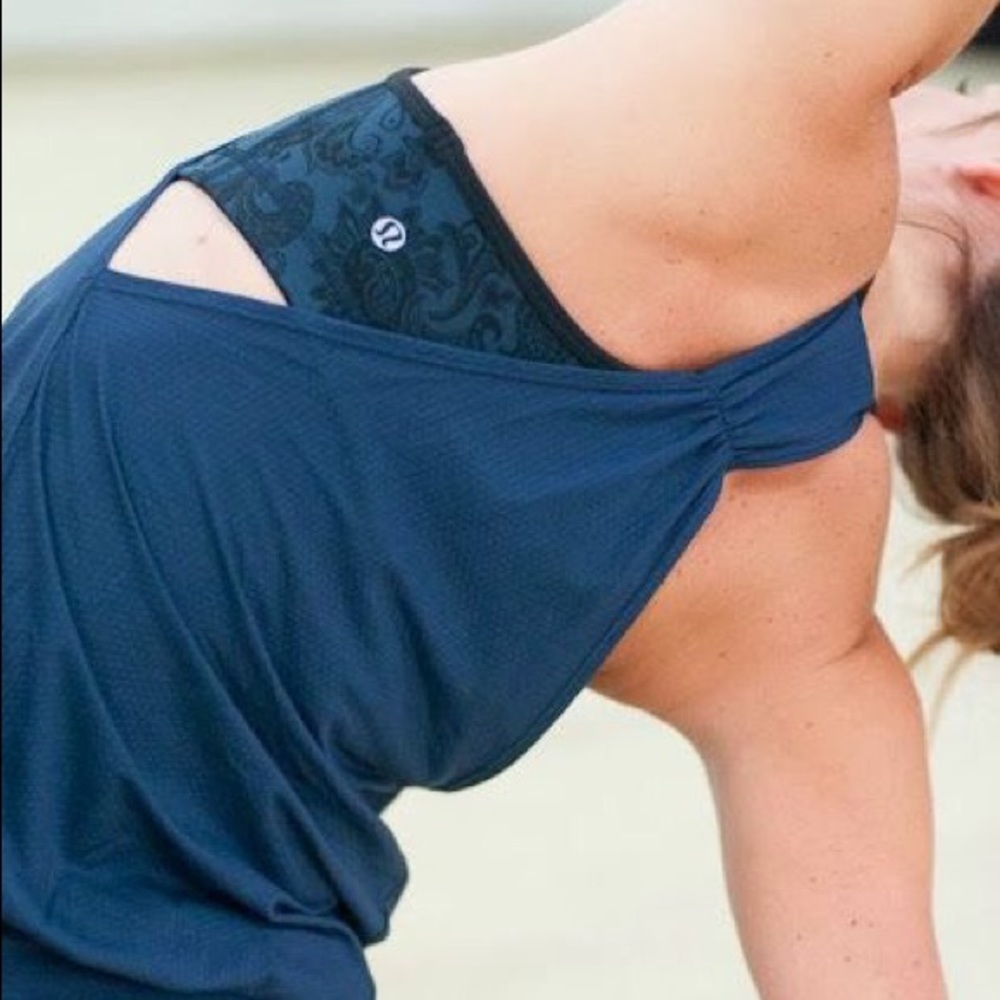 🍋Lululemon 'No Limits' tank in Navy/Paisley