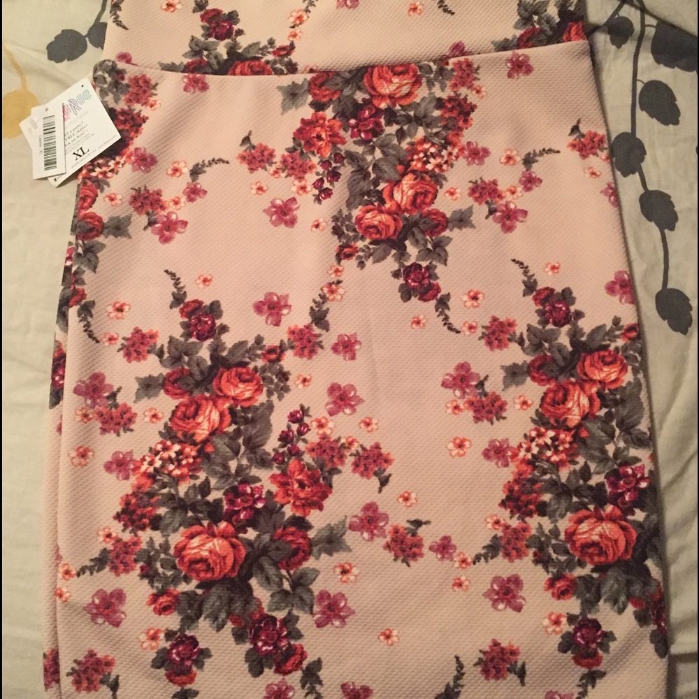 Floral Luluaroe Cassie Size XL