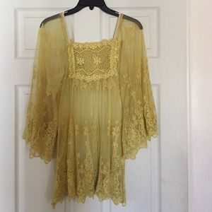 Beautiful pale yellow lace BoHo top