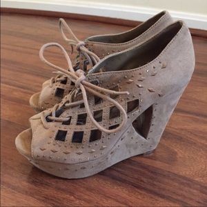 Brand new Gianni Bini wedges