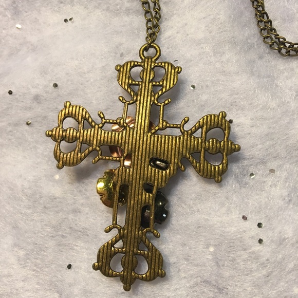 Cross Skull Roses Necklace - Picture 4 of 4