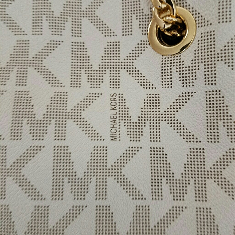 NWT AUTH MICHAEL KORS JET SET CHAIN MEDIUM SIGNATU