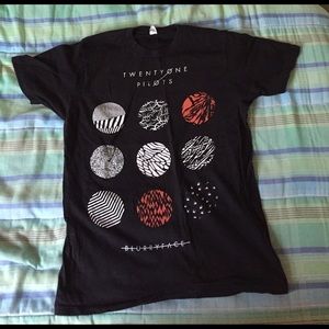 Medium twenty one pilots blurryface tee shirt