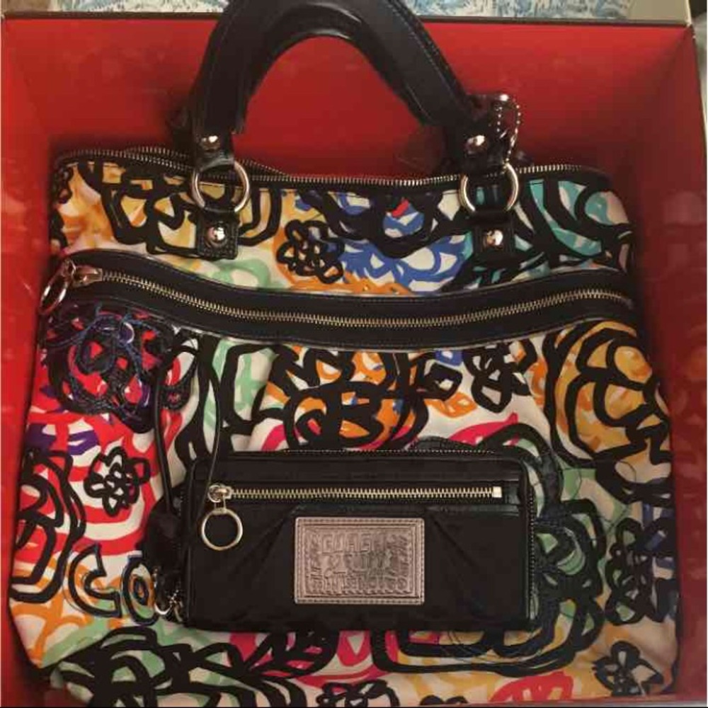Authentic Poppy coach bag & wallet