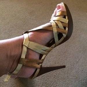 DVF Bronze Gold Faux Wood Strappy Sandals