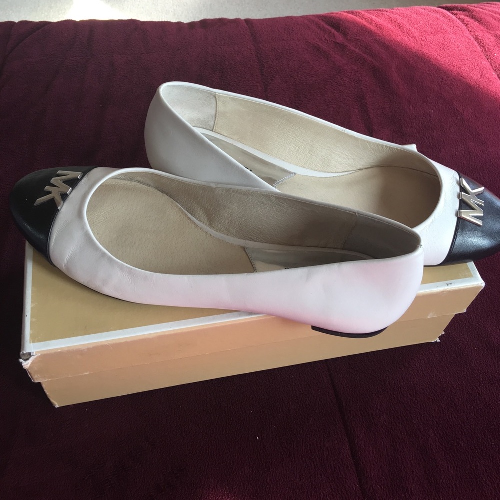 Michael Kora women's Flats. - Picture 3 of 3