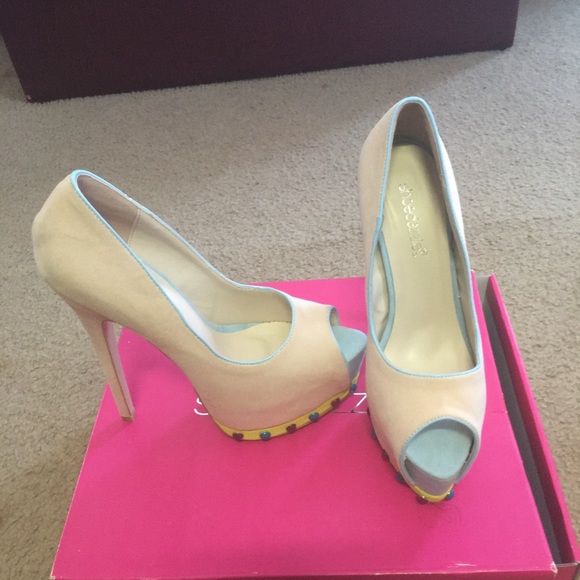 Pumps from shoe dazzle. - Picture 1 of 1